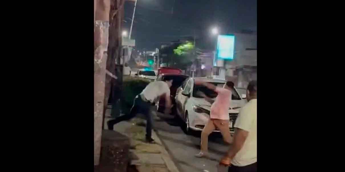 Taxistas protagonizan brutal pelea a golpes y cinturonazos en Villahermosa