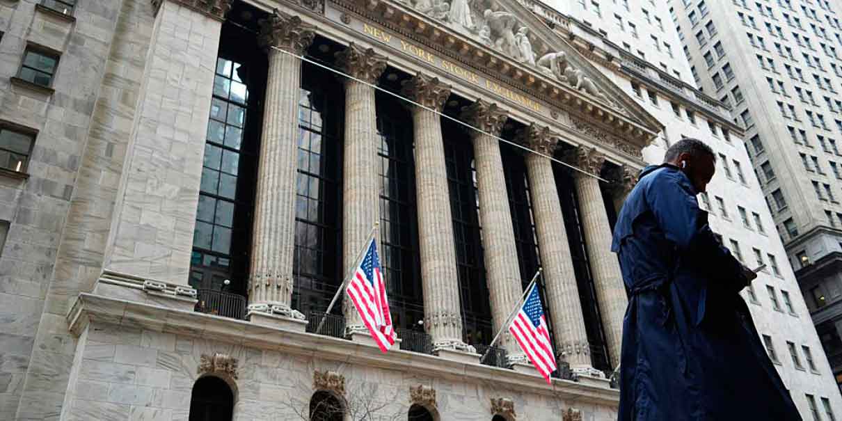Mercados en picada: presión de Trump a la Fed sacude Wall Street y el dólar