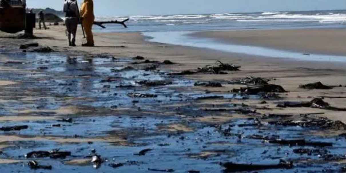 Alerta en Tabasco: Derrame de petróleo en Dos Bocas cierra playas y paraliza pesca