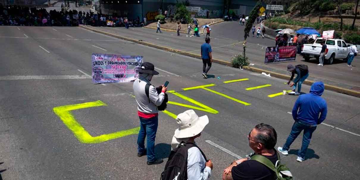 CNTE toma casetas de México, Puebla, Querétaro y permite el paso libre