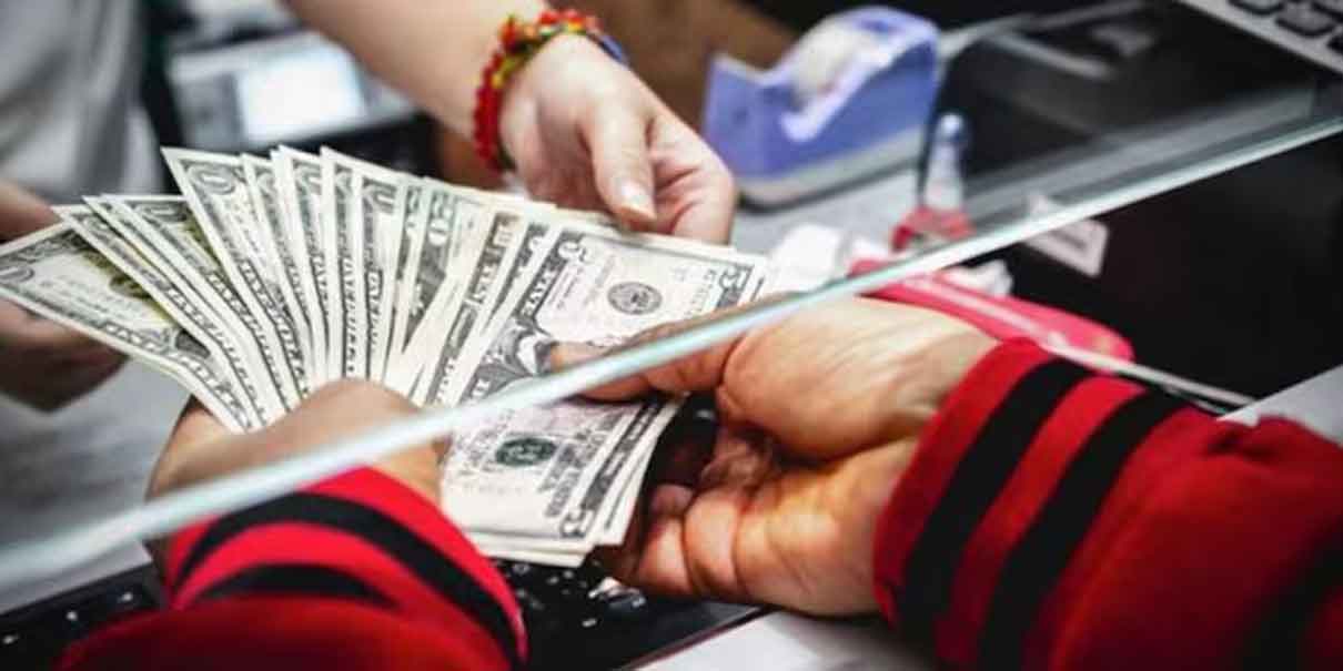 Congreso de EU avala impuesto a remesas; Sheinbaum rechaza la medida