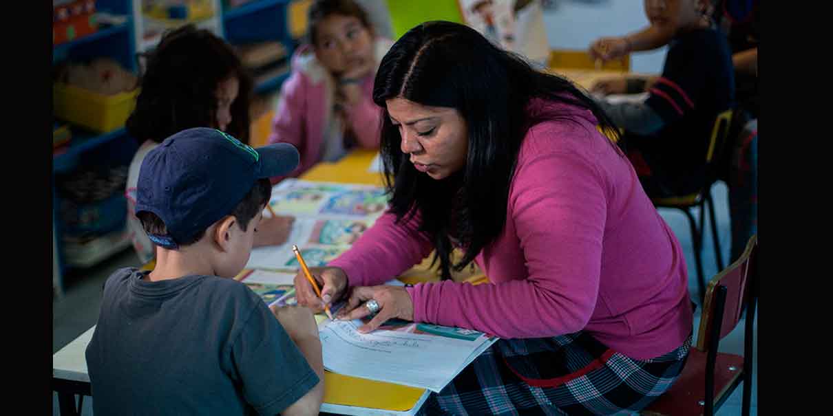 Aumento salarial del 10% para maestros en 2025: Sheinbaum 