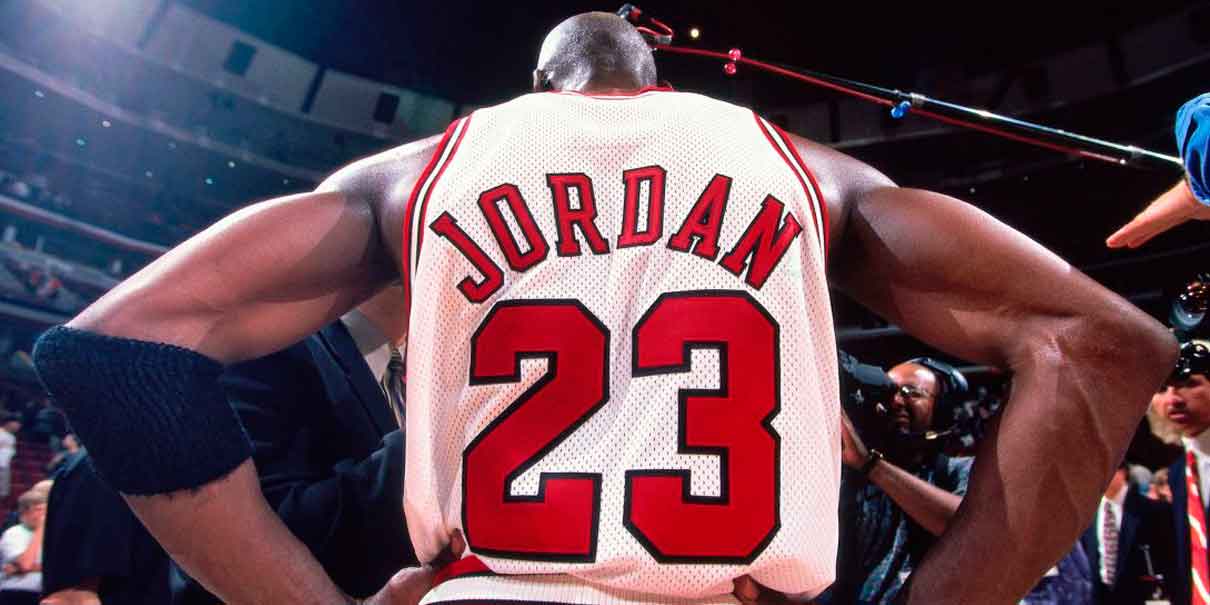 Michael Jordan regresa a la NBA