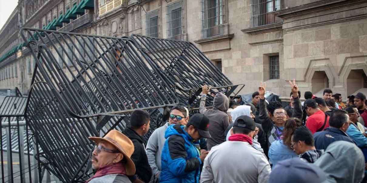 Protesta de la CNTE impide conferencia de Sheinbaum; demandan solución inmediata