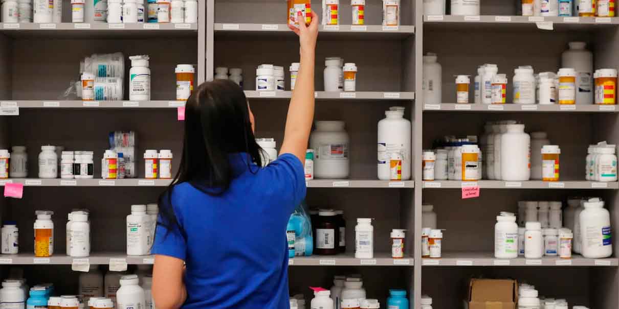 Trump amenaza a farmacéuticas bajar precios de medicamentos o tomará medidas federales
