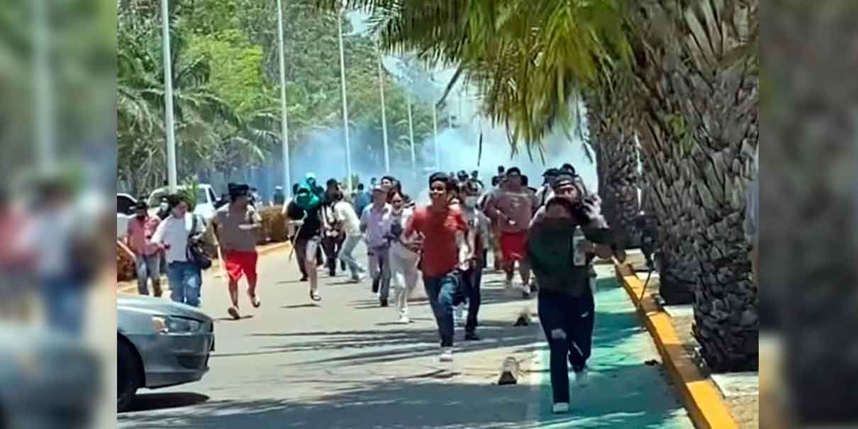 VIDEO. Reprimen violentamente protesta estudiantil en Tabasco