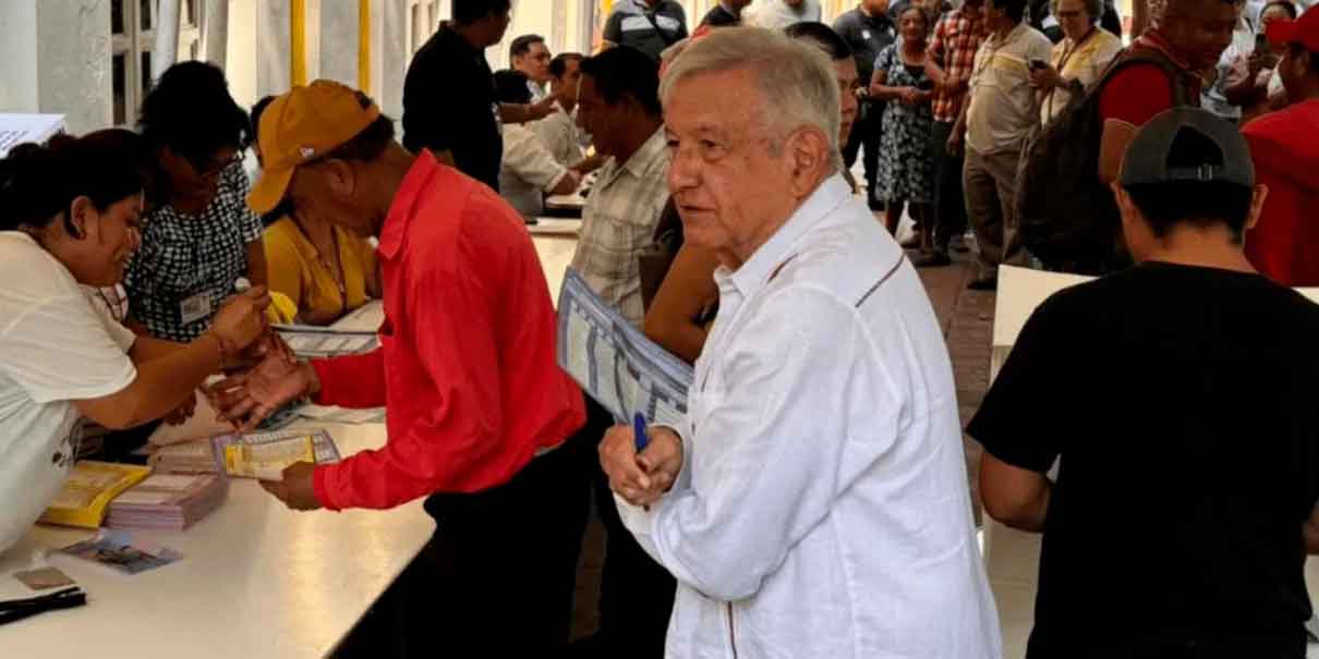 AMLO reaparece para votar en histórica elección del Poder Judicial