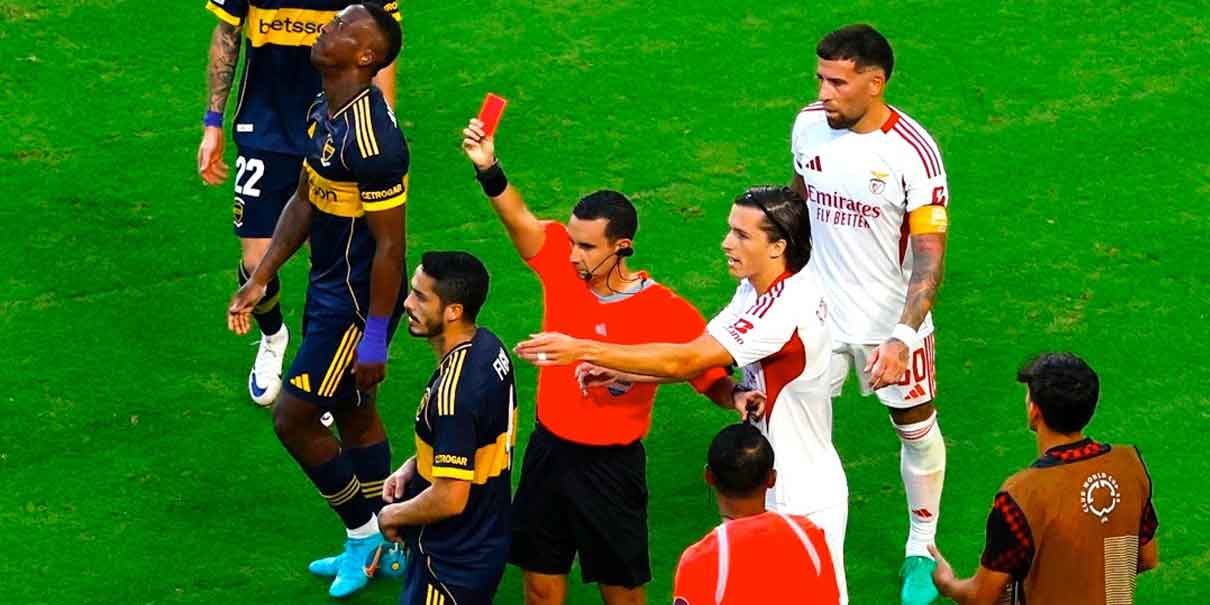 Árbitro mexicano saca roja y revela imagen de la Virgen ante jugador de Boca