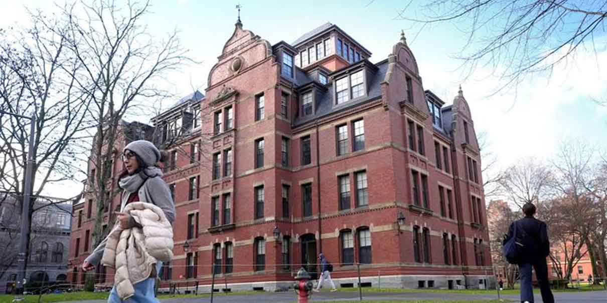 Harvard frena orden de Trump contra estudiantes internacionales: jueza emite bloqueo temporal