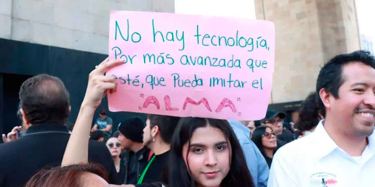 Actores de doblaje en México exigen regulación de la IA; INE usó voz de Pepe Lavat