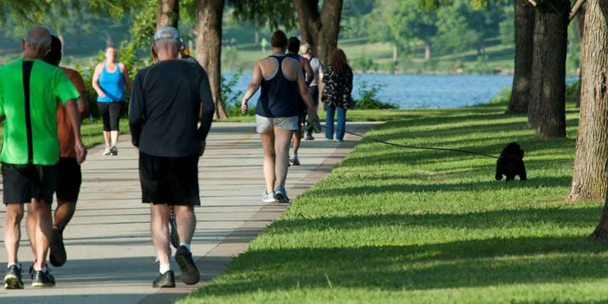 Caminar, lo mejor que puedes hacer para reducir riesgo de muerte