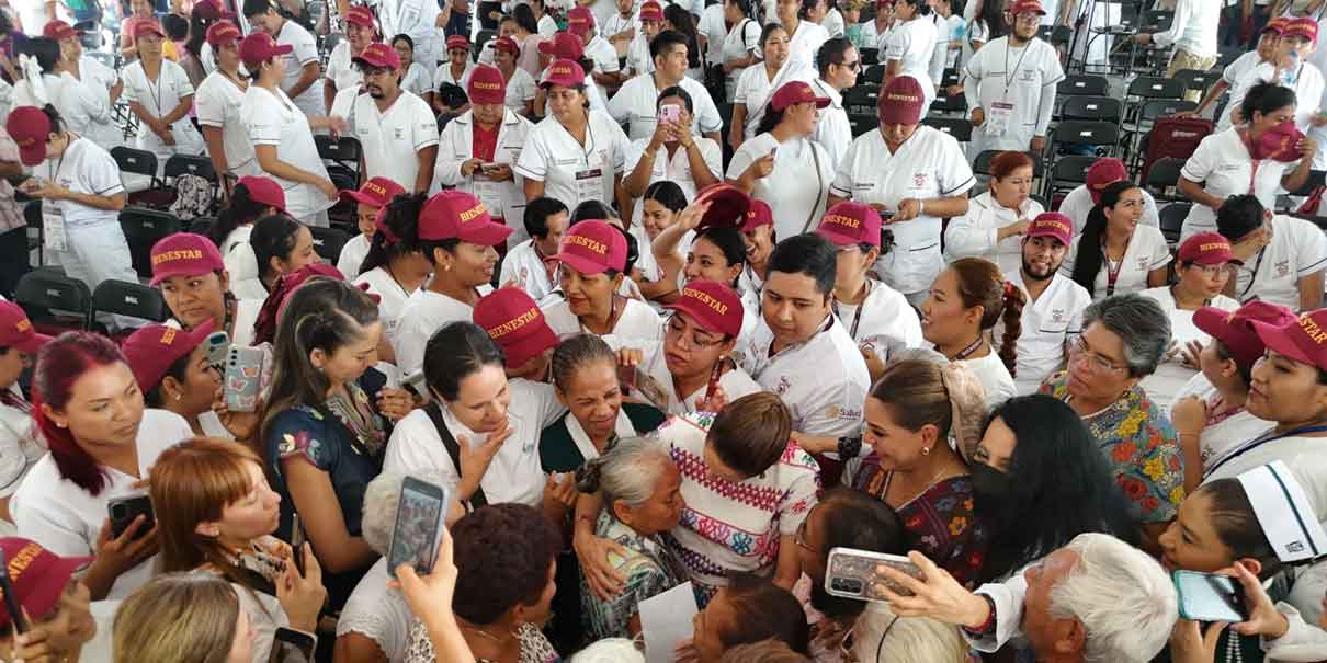Con brigadas médicas, Sheinbaum atiende a damnificados en Acapulco tras Otis