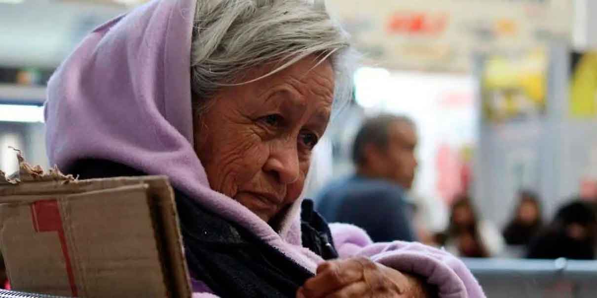 Fallece doña Mary en su banca, mujer que esperó infinitamente en la CAPU a que sus hijos vinieran por ella 