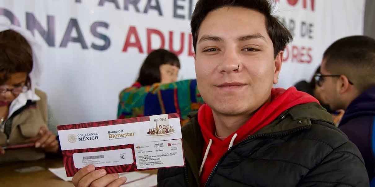 Radar 16:00 horas: Motociclista accidentado en Camino Real en la colonia Santa Cruz Buenavista. Extreme precauciones. *** 