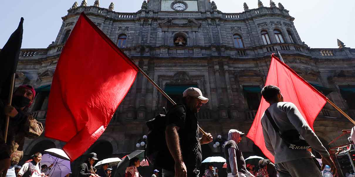 28 de Octubre no cede, presiona