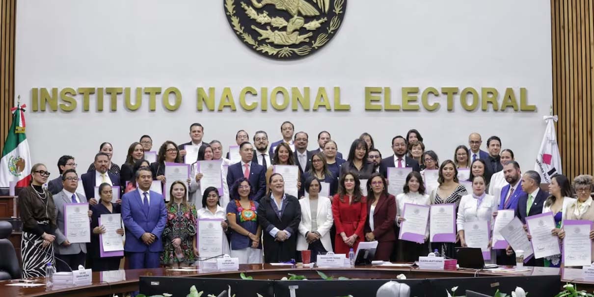 INE entrega constancias a jueces y magistrados pese a calificaciones bajas tras fallo del TEPJF