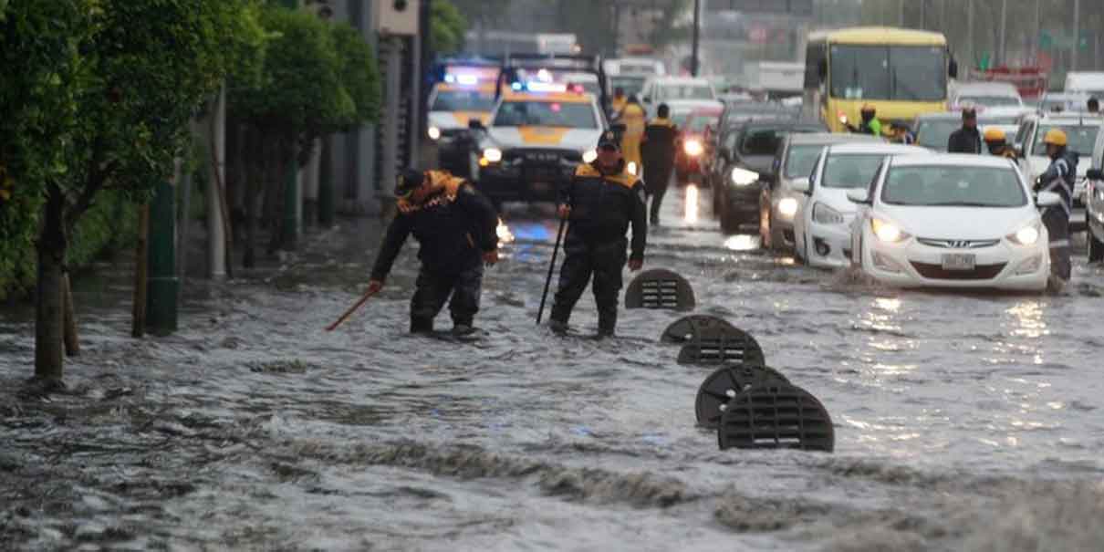 Lluvias torrenciales colapsan Tlalpan: Metrobús se inunda y vialidades quedan bloqueadas