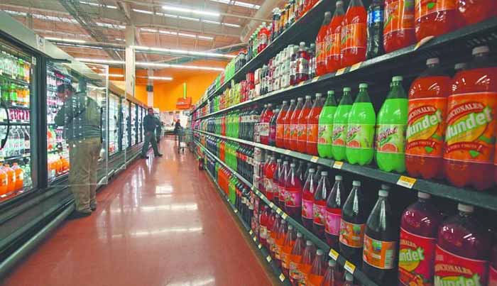 Buscan subir el impuesto a refrescos y bebidas azucaradas