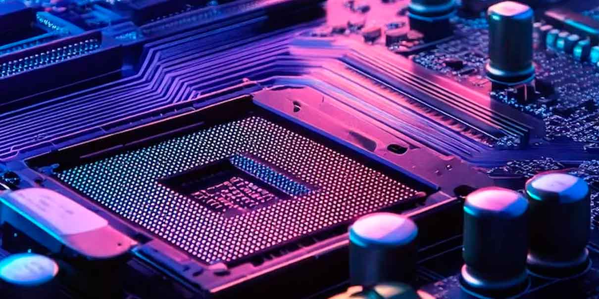 Trump anuncia arancel del 100% a semiconductores importados y premia inversión nacional