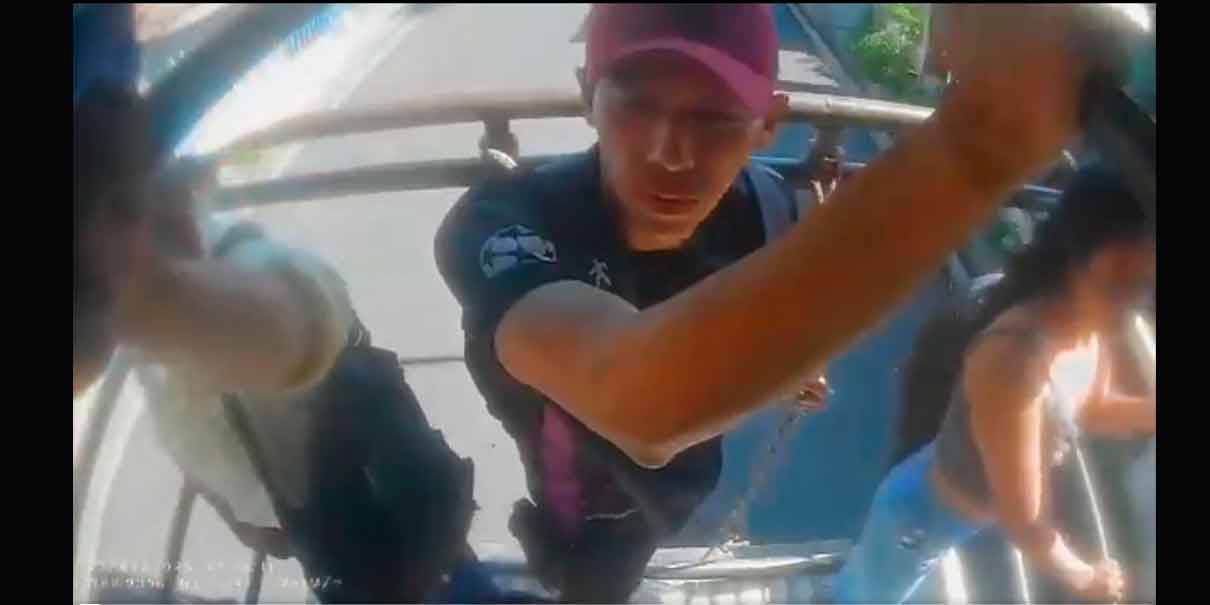 Adulto mayor muere tras caer de un auto en movimiento en  El Salvador