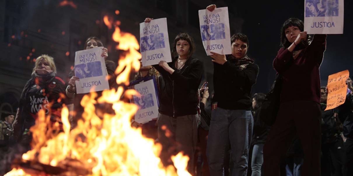 Asesinato de tres mujeres transmitido en vivo en redes conmociona Argentina
