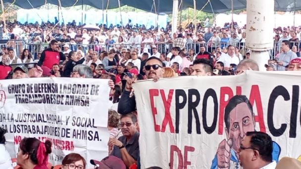 Sheinbaum es recibida con protestas en Coahuila