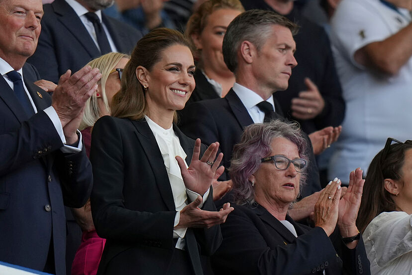 Kate Middleton reaparece con "look de impacto" en partido de rugby