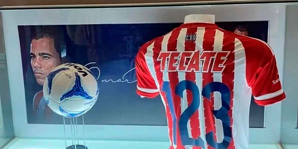 Chivas retira a Omar Bravo de su museo tras ser vinculado por abuso sexual infantil