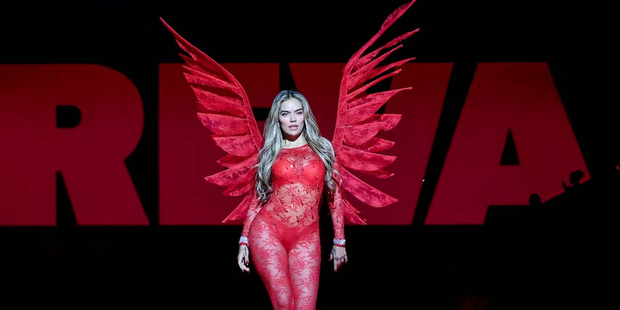 Con ritmo latino, Karol G conquista la pasarela del Victoria’s Secret Fashion Show 2025