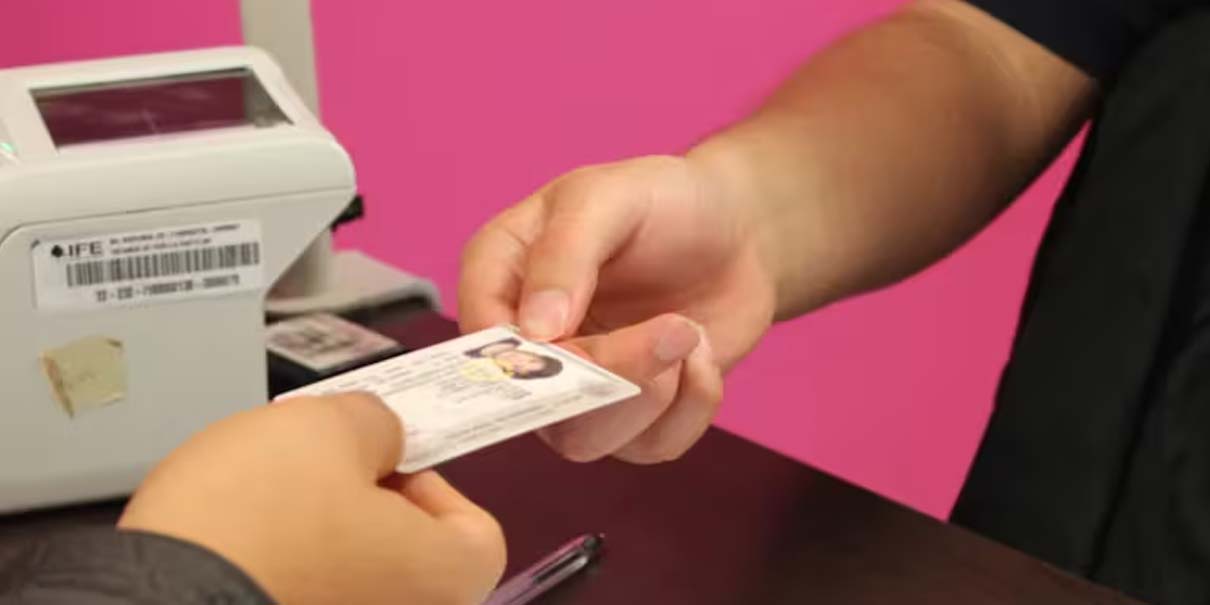 El INE activó reimpresión emergente de credenciales ante inundaciones