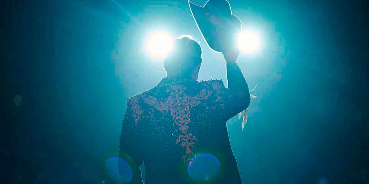 VIDEO. Julión Álvarez canta narcocorridos en Aguascalientes pese a estar prohibido