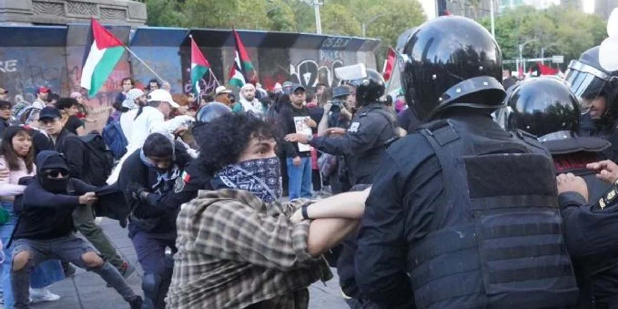 Marcha pro Gaza en CDMX termina con policías lesionados tras enfrentamiento con encapuchados