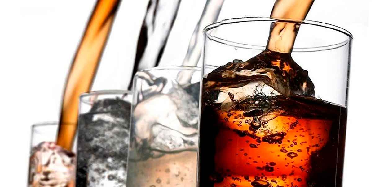 Refrescos dietéticos y azucarados elevan el riesgo de hígado graso: Estudio