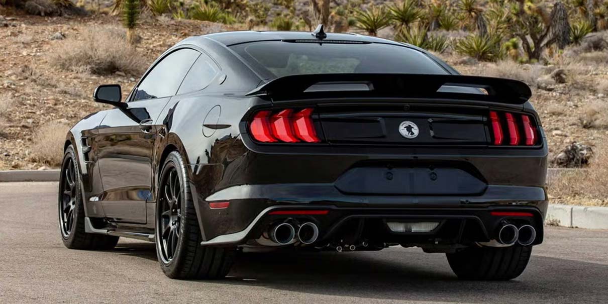 Auto de lujo se estrella durante arrancones en Puebla; el vehículo quedó destrozado