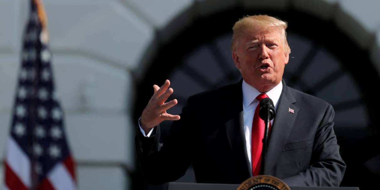 Con fondos de aranceles, Trump promete bono de 2 mil dólares por estadounidense