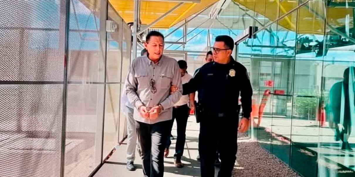 Edil de San Luis Río Colorado, Sonora, fue detenido y esposado al intentar ingresar a Estados Unidos 