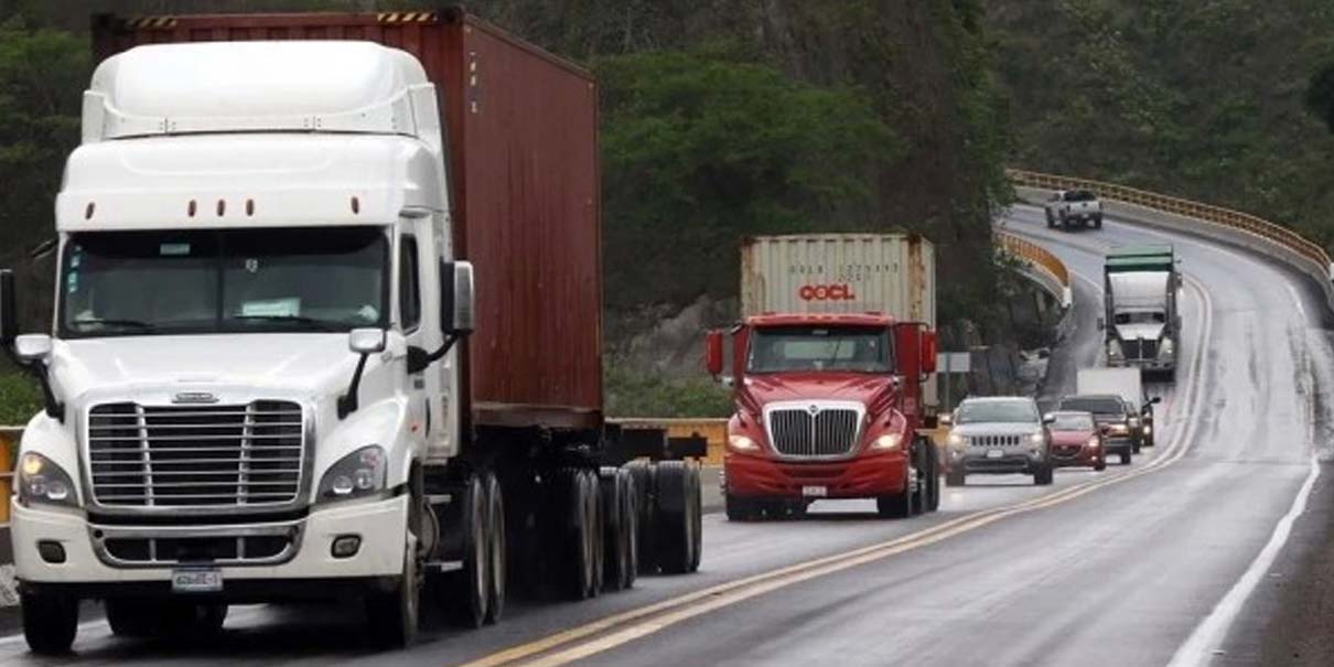 México registra 19 robos diarios en carreteras; transportistas denuncian 60