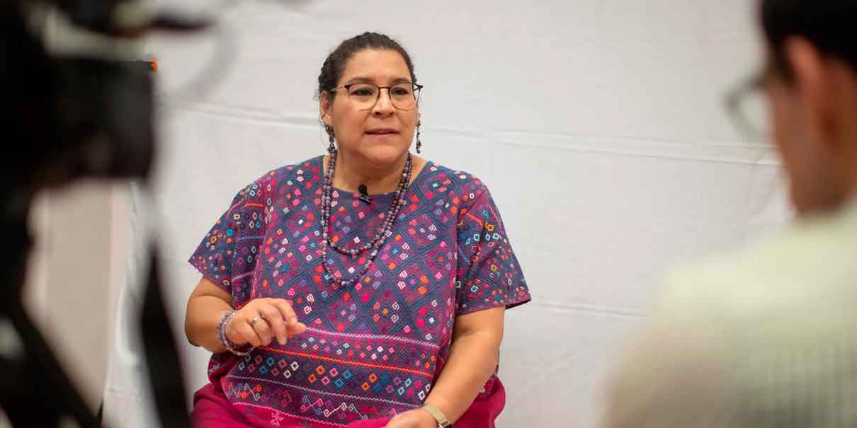 VIDEO. Lenia Batres se queda dormida y reparte chicles durante sesión solemne del Poder Judicial