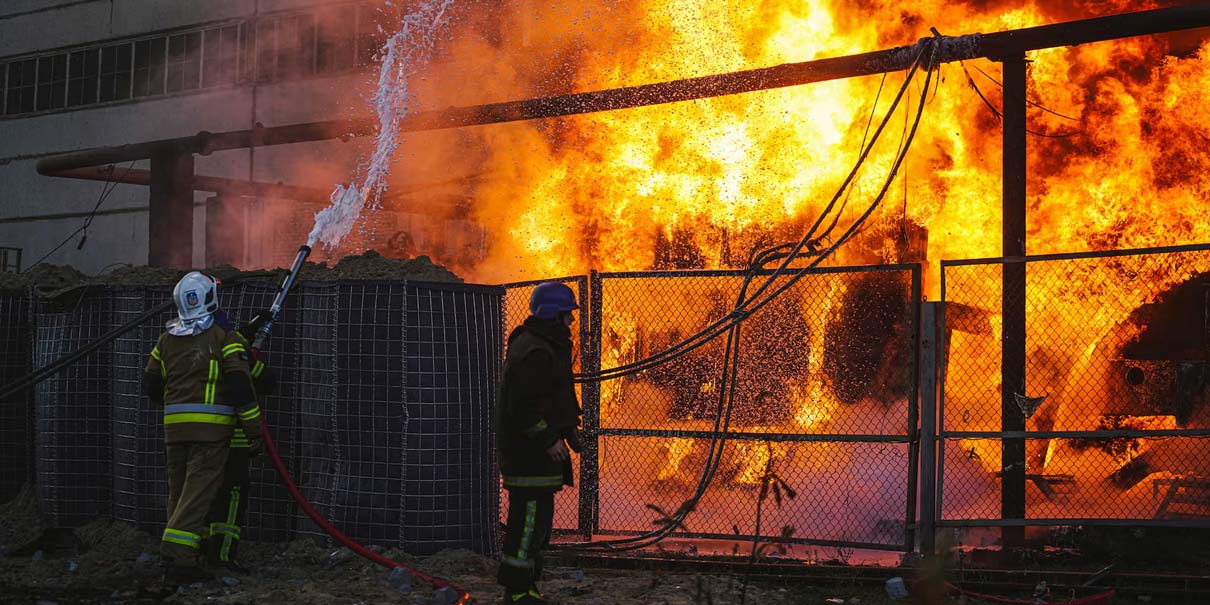 Ataque masivo de Rusia sobre Kiev deja edificios en llamas y cortes de energía