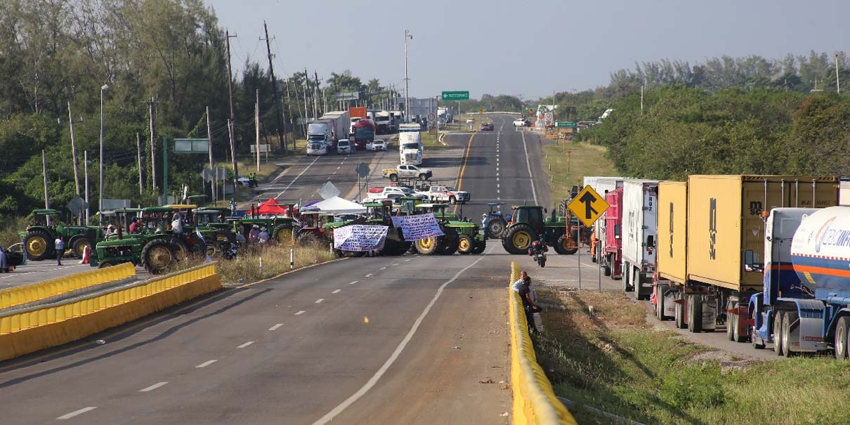 Gobierno y productores acuerdan medidas para evitar bloqueos carreteros