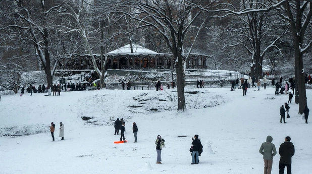 Nieve obliga a cancelar más de 1,500 vuelos en EU tras Navidad