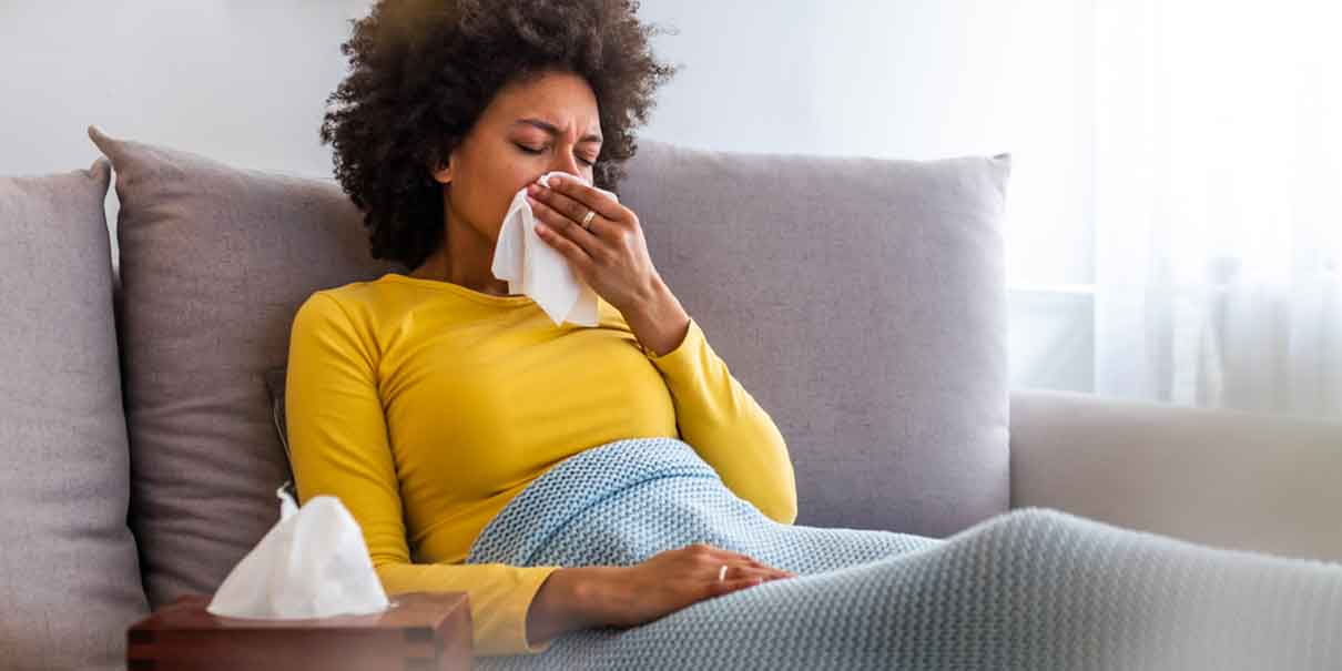 Influenza o Covid: Cómo diferenciar síntomas ante una temporada invernal que preocupa a especialistas