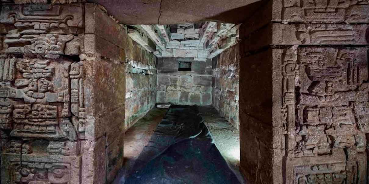 INAH hace historia. Descubre tumba zapoteca de más de mil 400 años en Oaxaca