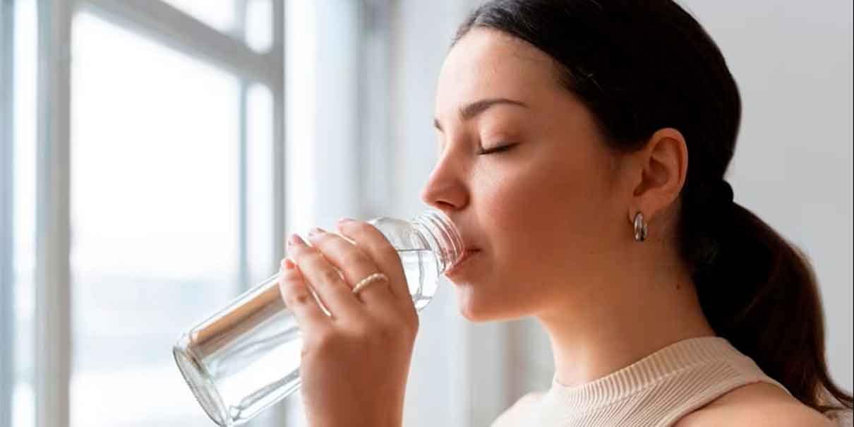 Hidratación diaria, clave para frenar la inflamación del hígado graso