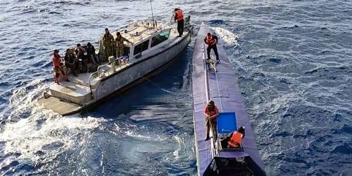 Golpe histórico al narcotráfico: interceptan narcosubmarino con toneladas de droga frente a Manzanillo
