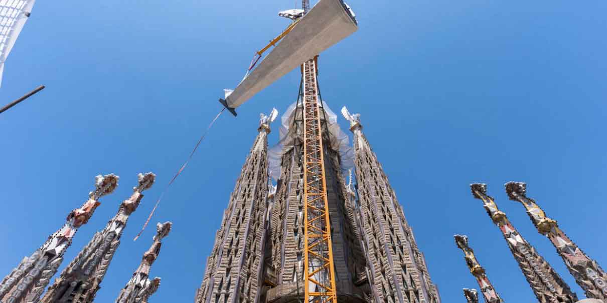 La Sagrada Familia concluye la Torre de Jesucristo y se vuelve la iglesia más alta del mundo 
