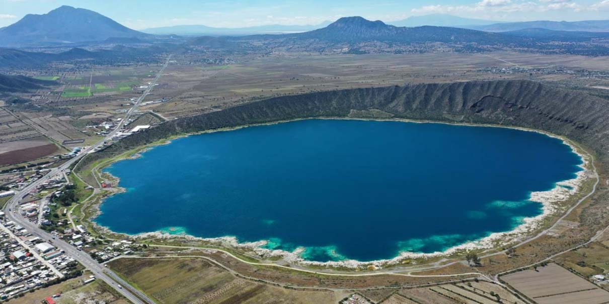 Laguna de Alchichica: El Enigmático "Brazo de Mar" en el Corazón de Puebla