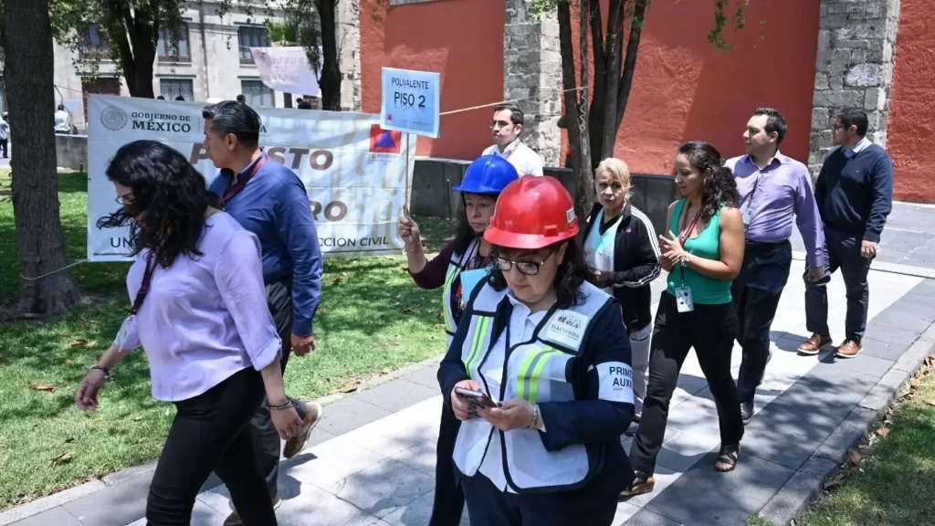 Sismo de 5.7 activa protocolos de seguridad; Sheinbaum reporta saldo blanco preliminar