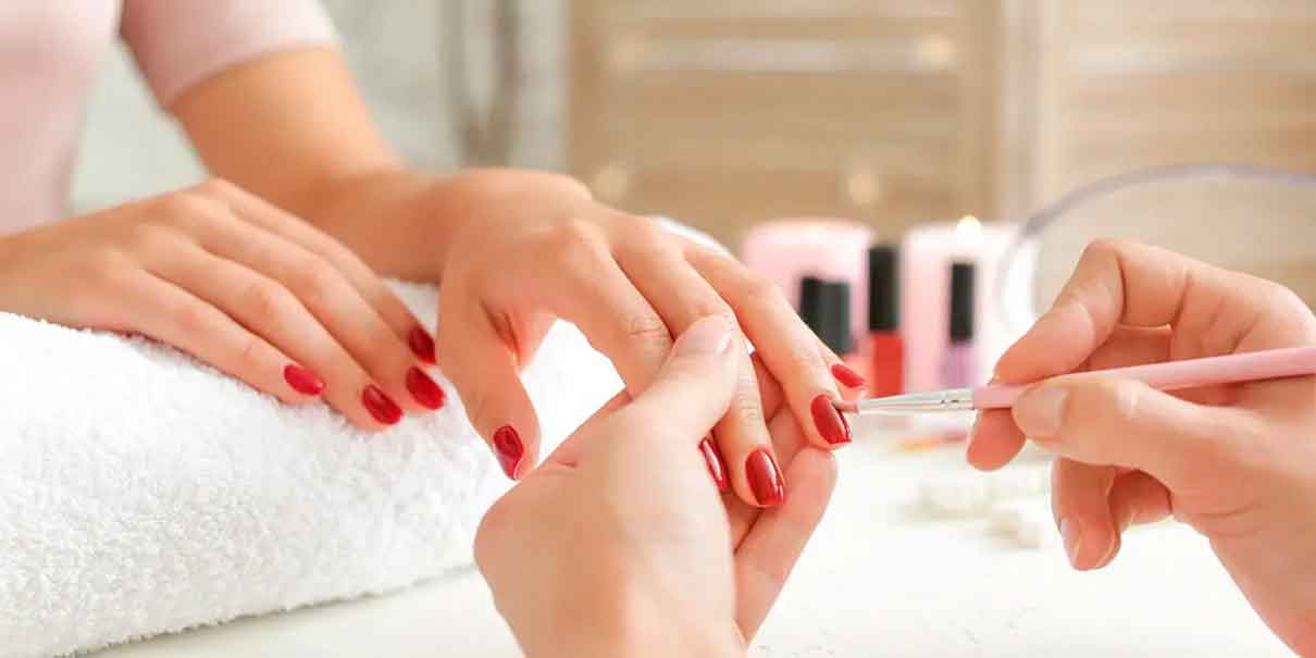 Manicura natural elevada: la tendencia que apuesta por UÑAS saludables