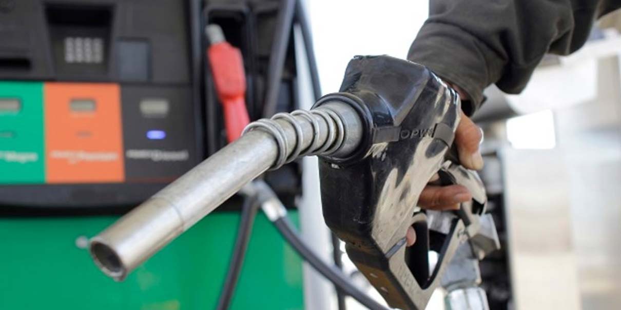 Descartan gasolinazo en México pese al alza del petróleo por ataques contra Irán
